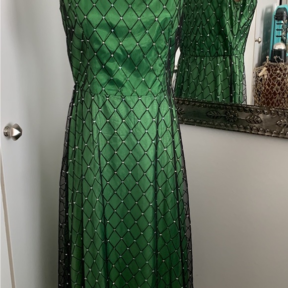 GREEN BEAUTIFUL LONG DRESS CUSTOM MADE FOR THEATRE PRODUCTION SIZE SMALL - Picture 2 of 5